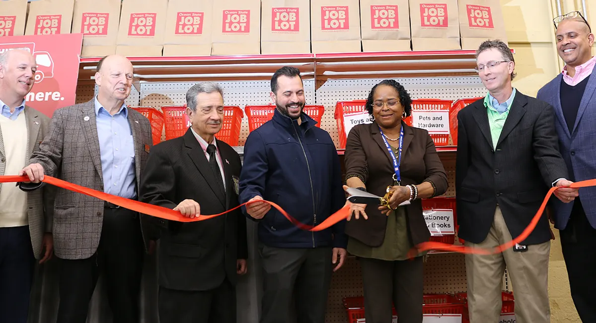 Ocean State Job Lot associates and local dignitaries at the new store located at 88 North Plank Road in Newburgh, New York, celebrate the store’s grand opening.