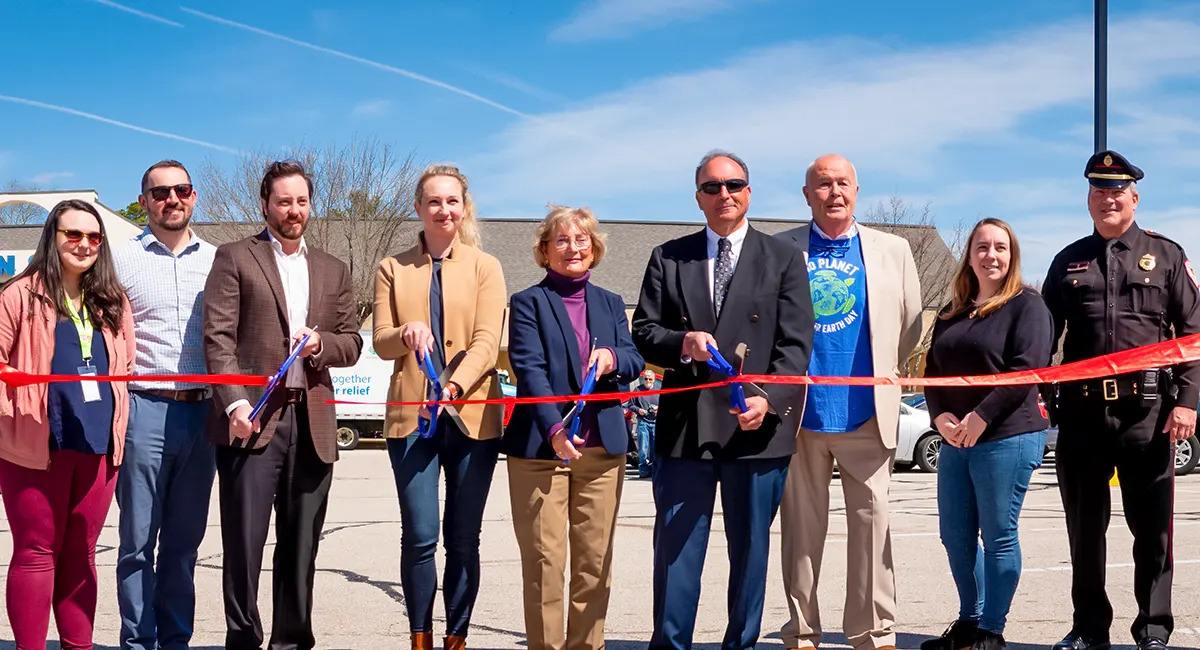Representatives from Ocean State Job Lot, Ecogy Energy, and local elected officials celebrate the completion of a 250kW solar array on the roof of OSJL’s store in Richmond, Rhode Island.